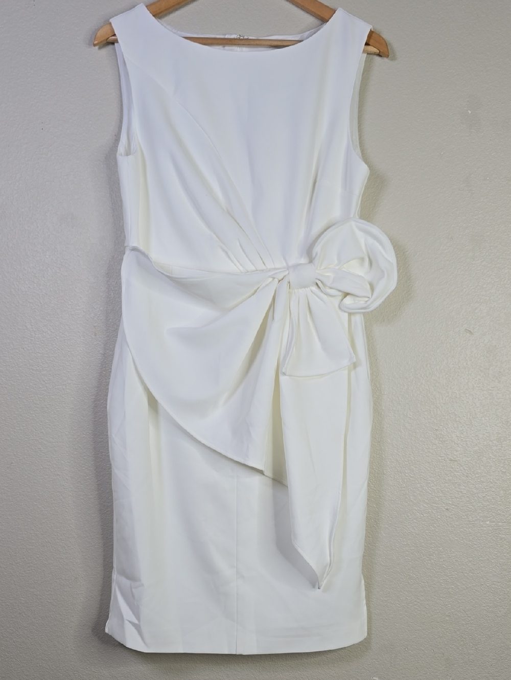 Fehaute Elegant White Bow-Accent Sheath  Knee Lenght Dress Size 8 Nwt.
